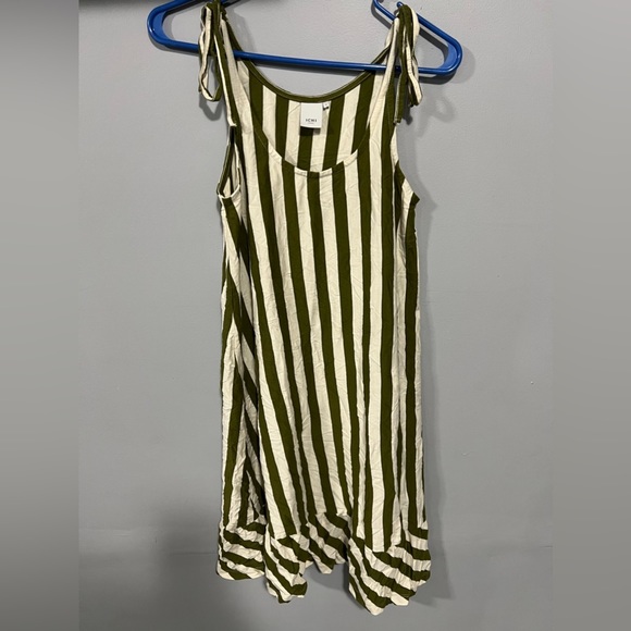 ichi Dresses & Skirts - Cute white and green dress. Size is S brand is ichi